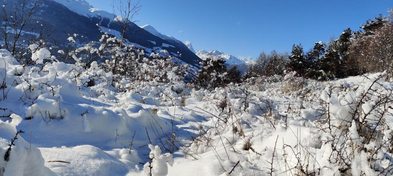 Souvenir De Tsaneli Lägenhet Roisan Exteriör bild